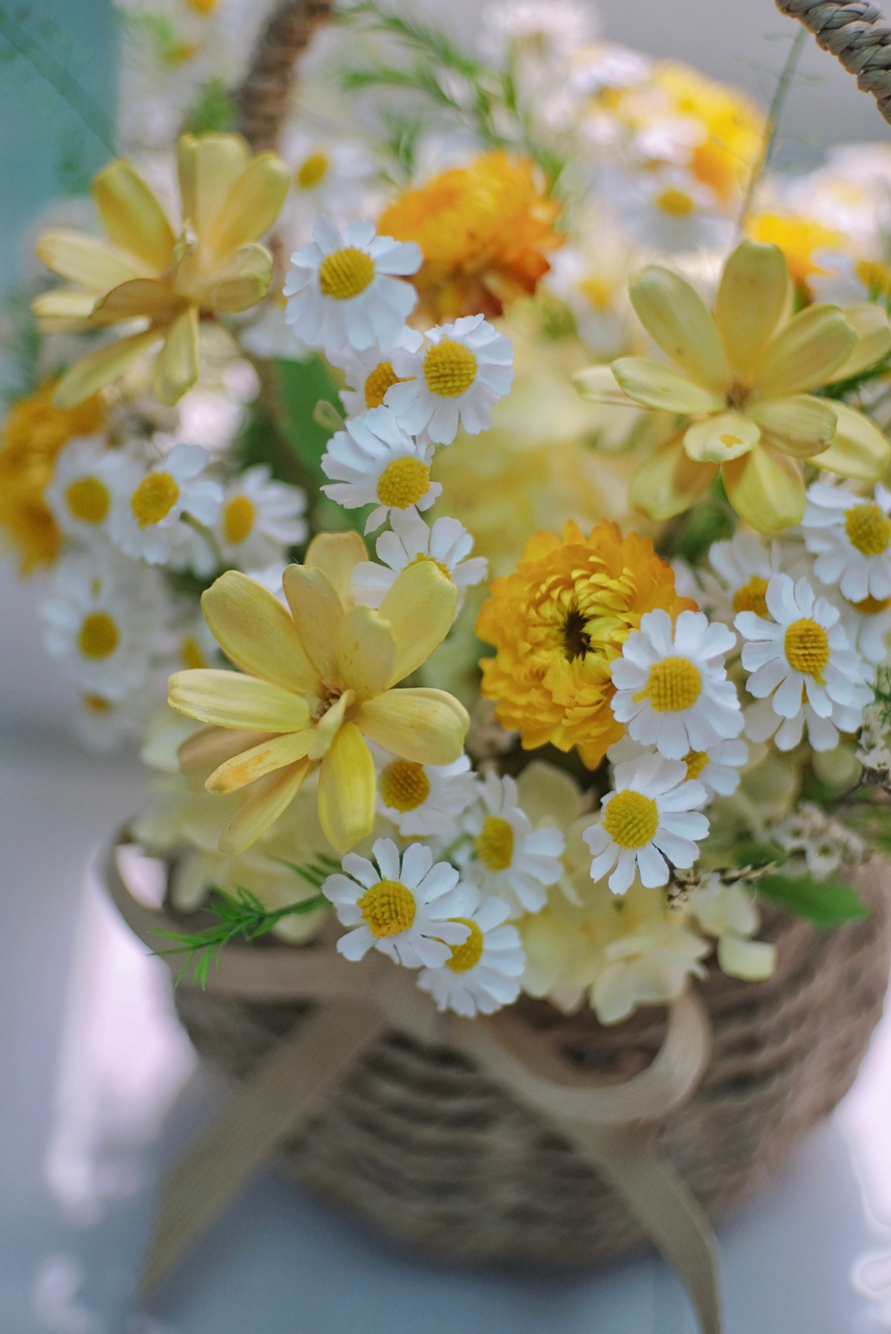Flower Lab Singapore Chamomile flower basket yellow wood flowers