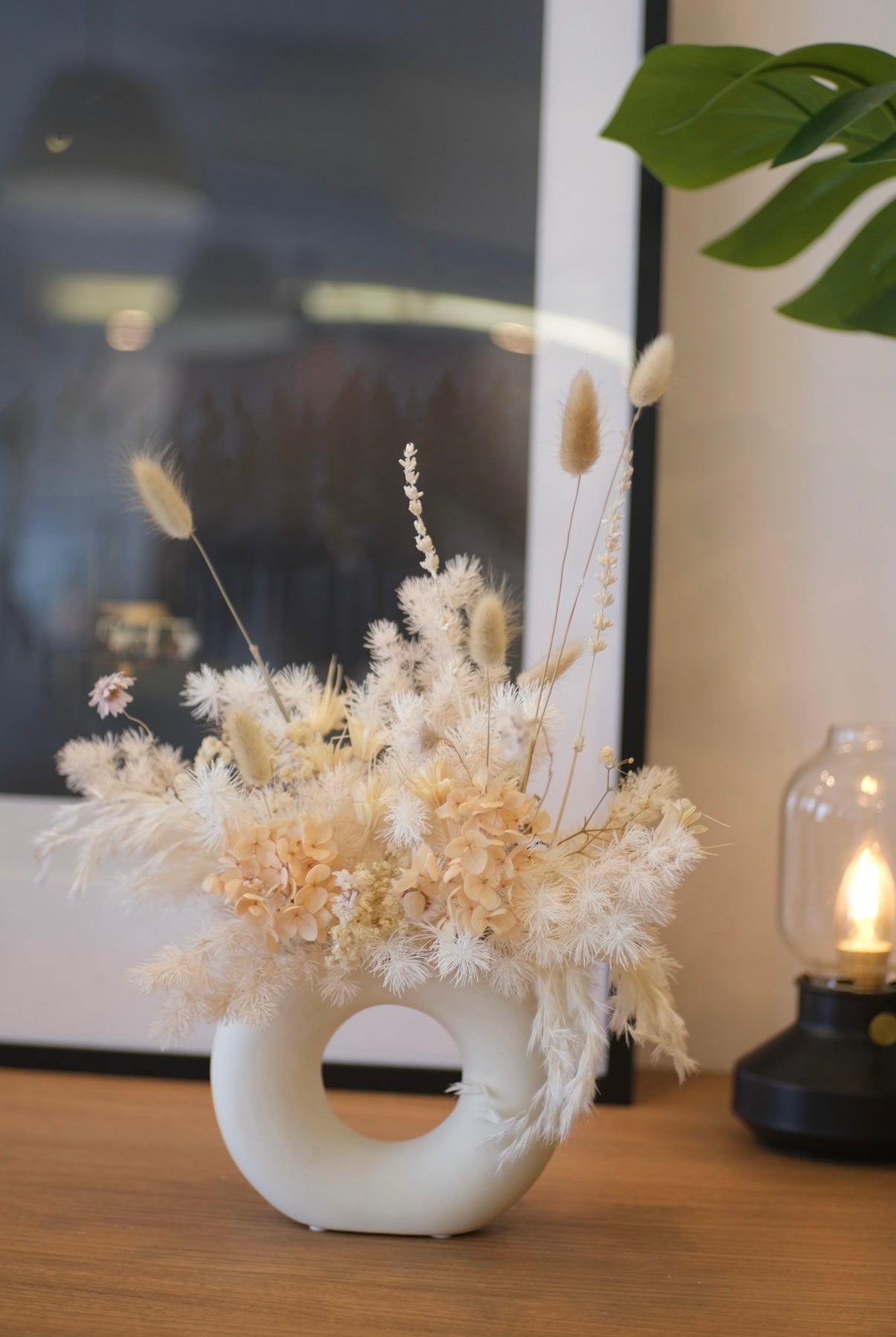 Flower Lab Singapore Minimalistic Home Deco Floral Display Modern Dried flowers arrangement