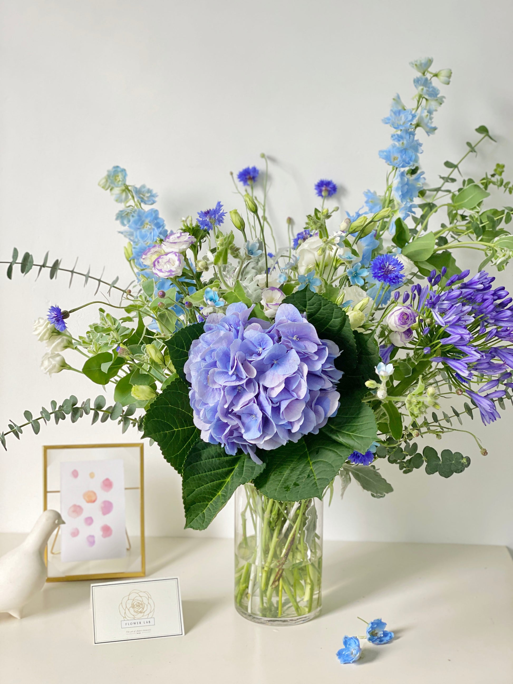Flower Lab Singapore blue fresh flower vase arrangement