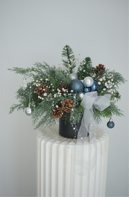 [FRESH] Festive Christmas Floral Arrangement- Frosted Yuletide